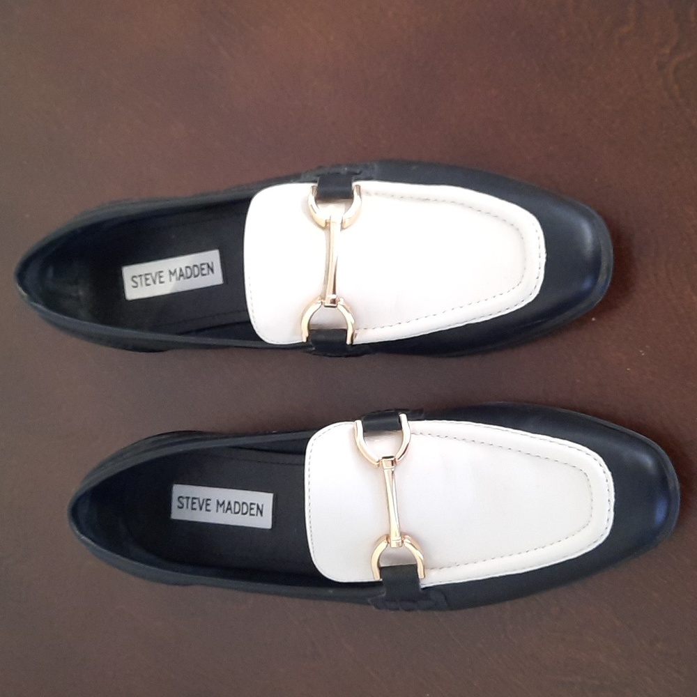 STEVE MADDEN LORAINE BLACK AND WHITE LOAFERS 8 - Picture 1 of 8